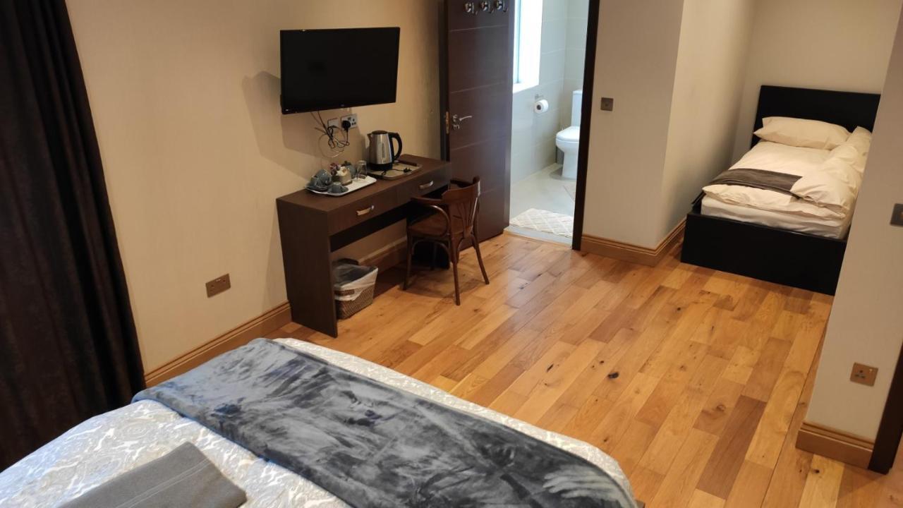 Oyo The Kilburn Arms Bed & Breakfast London Exterior photo