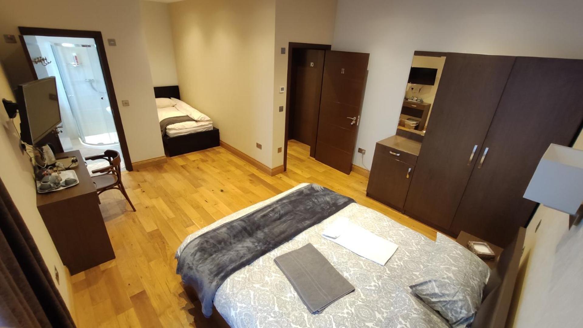 Oyo The Kilburn Arms Bed & Breakfast London Exterior photo