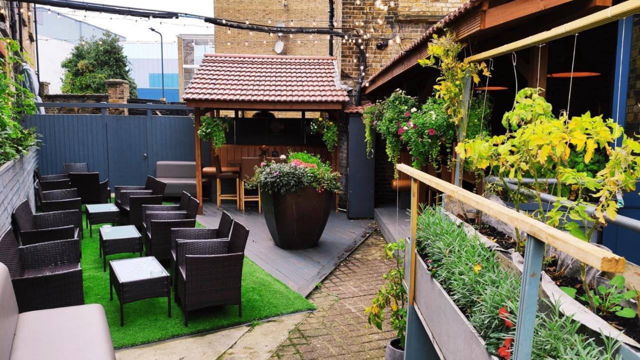 Oyo The Kilburn Arms Bed & Breakfast London Exterior photo