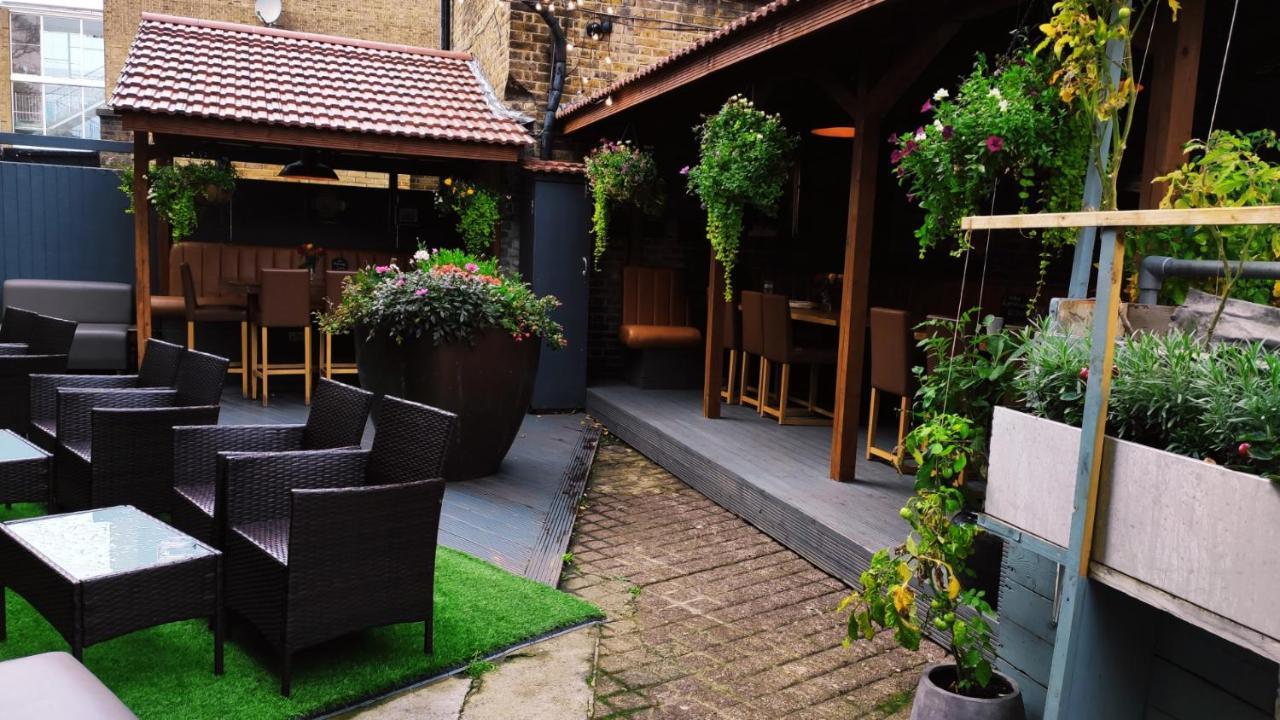 Oyo The Kilburn Arms Bed & Breakfast London Exterior photo
